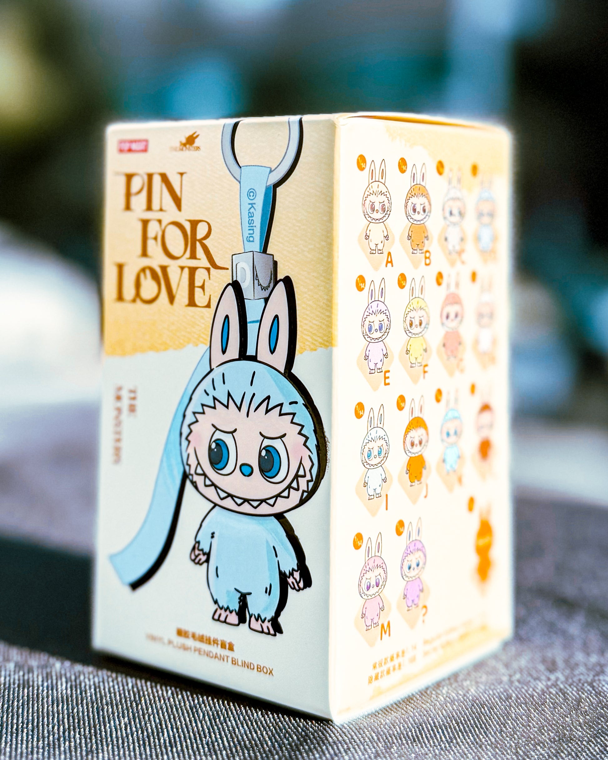 【POPMART/ポップマート】Labubu ラブブ THE MONSTERS PIN FOR LOVE シリーズぬいぐるみペンダント(A-M) THE MONSTERSシリーズ［単品］