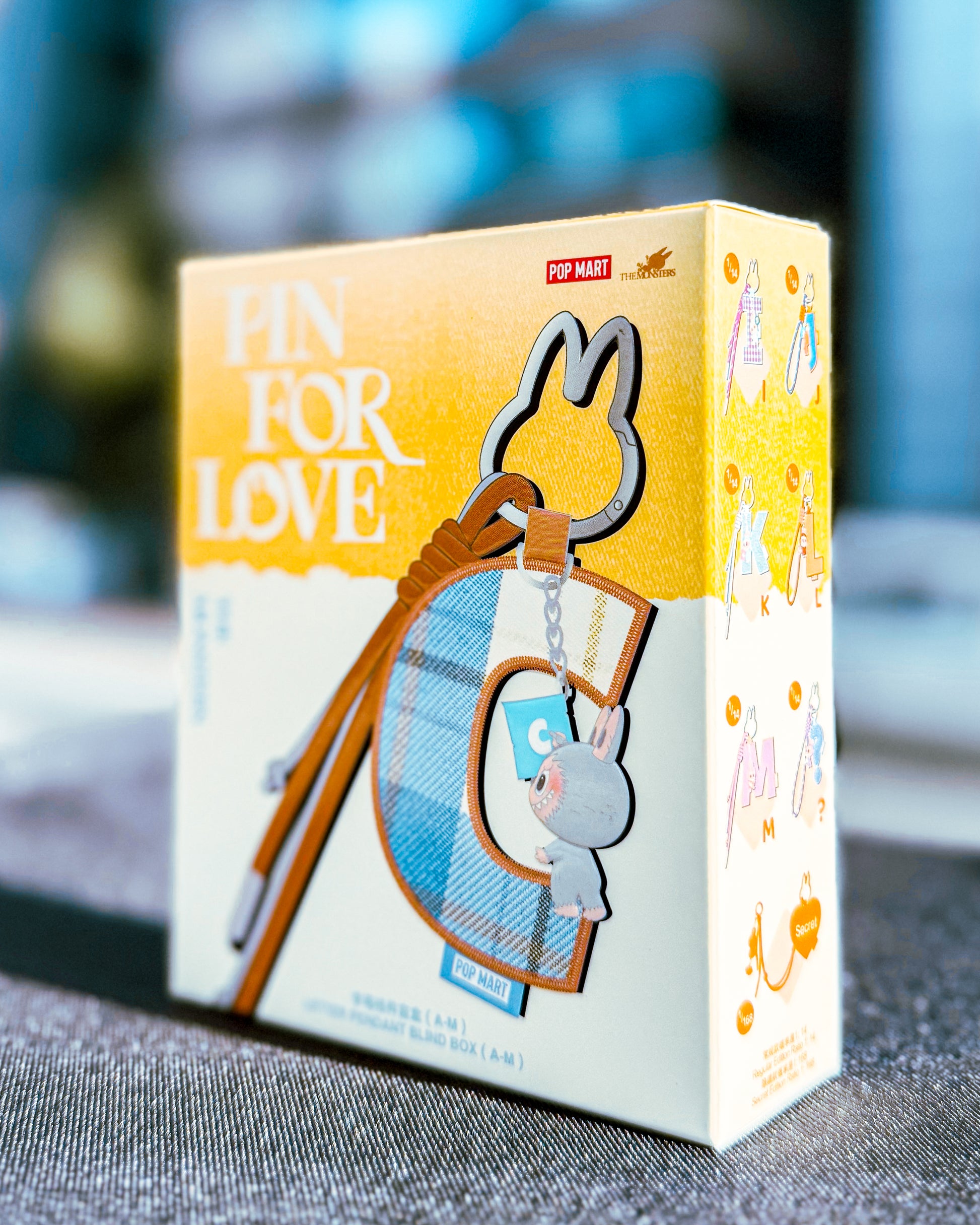 【POPMART/ポップマート】Labubu ラブブ THE MONSTER PIN FOR LOVE シリーズアルファベットペンダント(A-M) THE MONSTERSシリーズ［単品］