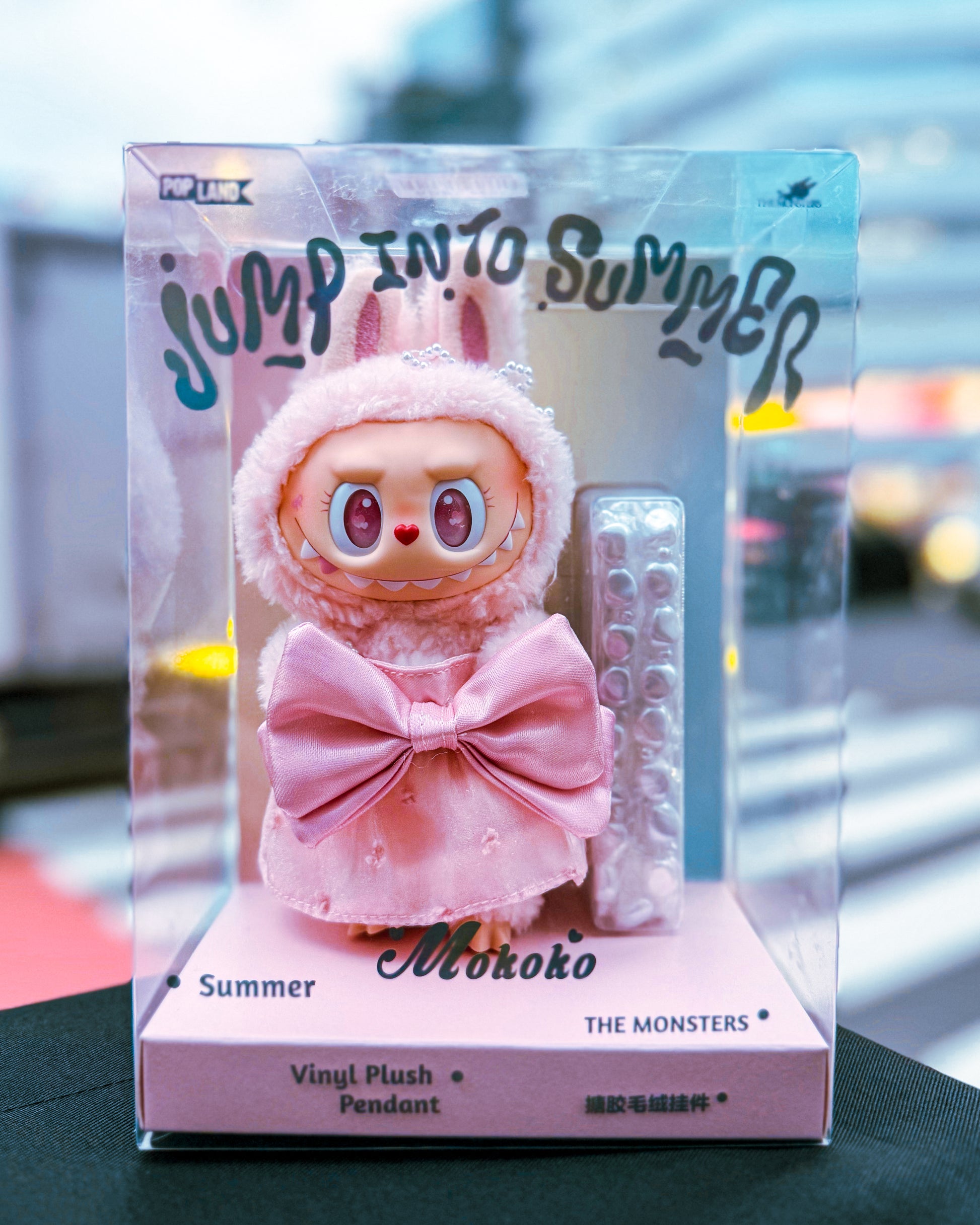 【POPMART/ポップマート】Labubu ラブブPop Mart Labubu The Monsters Mokoko Jumping into Summer Series (Pop Land Exclusive) Vinyl Plush Pendantぬいぐるみペンダント (ポップランド限定）
